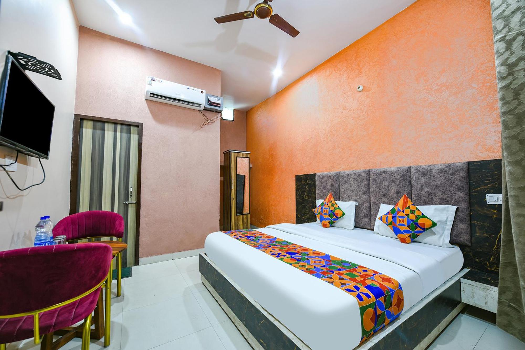 OYO 8452 Hotel Galaxy Nayagaon Exterior foto