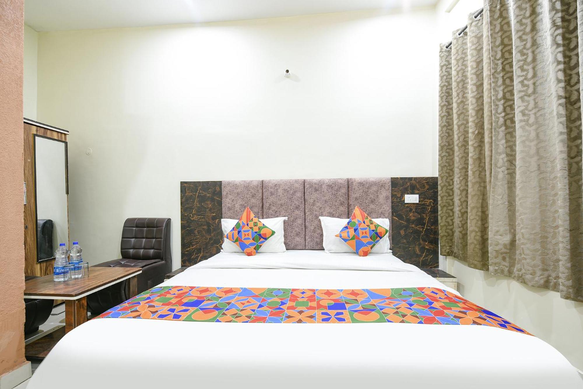 OYO 8452 Hotel Galaxy Nayagaon Exterior foto