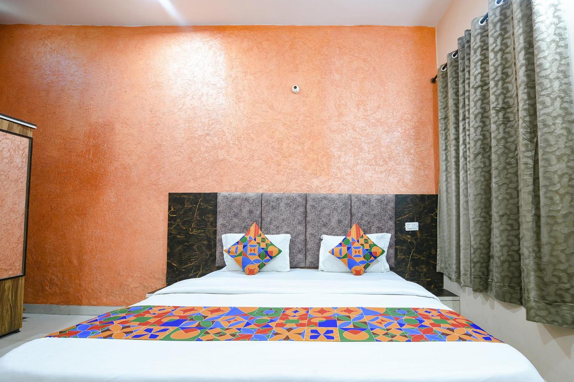 OYO 8452 Hotel Galaxy Nayagaon Exterior foto