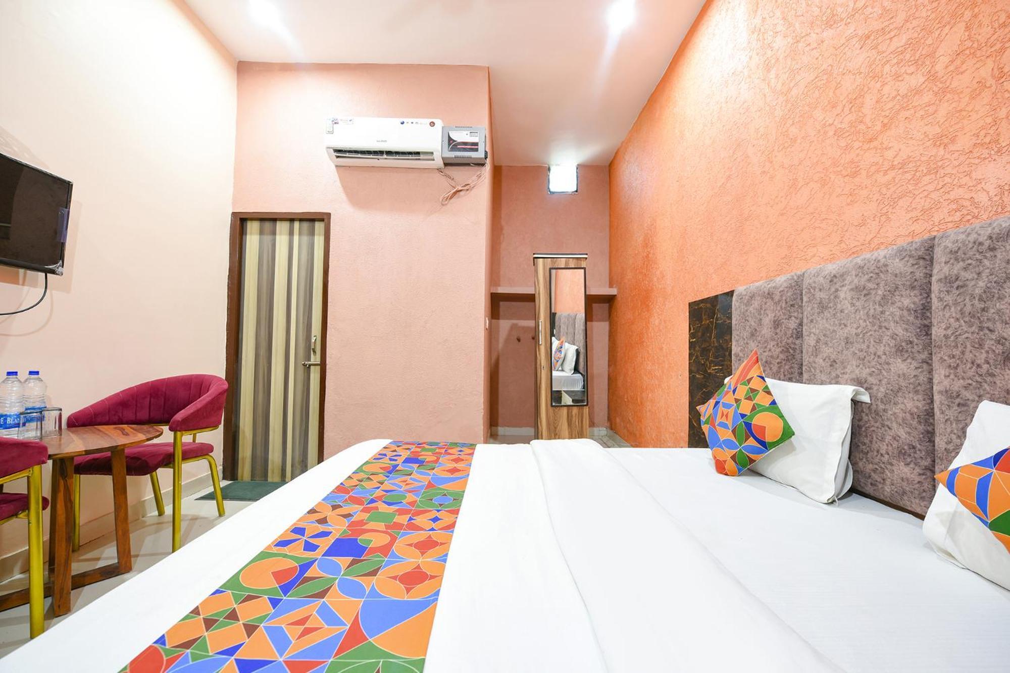 OYO 8452 Hotel Galaxy Nayagaon Exterior foto